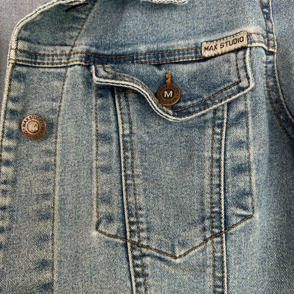 Max Studio Women's Jean Jacket Blue Distressed Stretch Y2K Grunge Streetwear - L - Picture 6 of 16